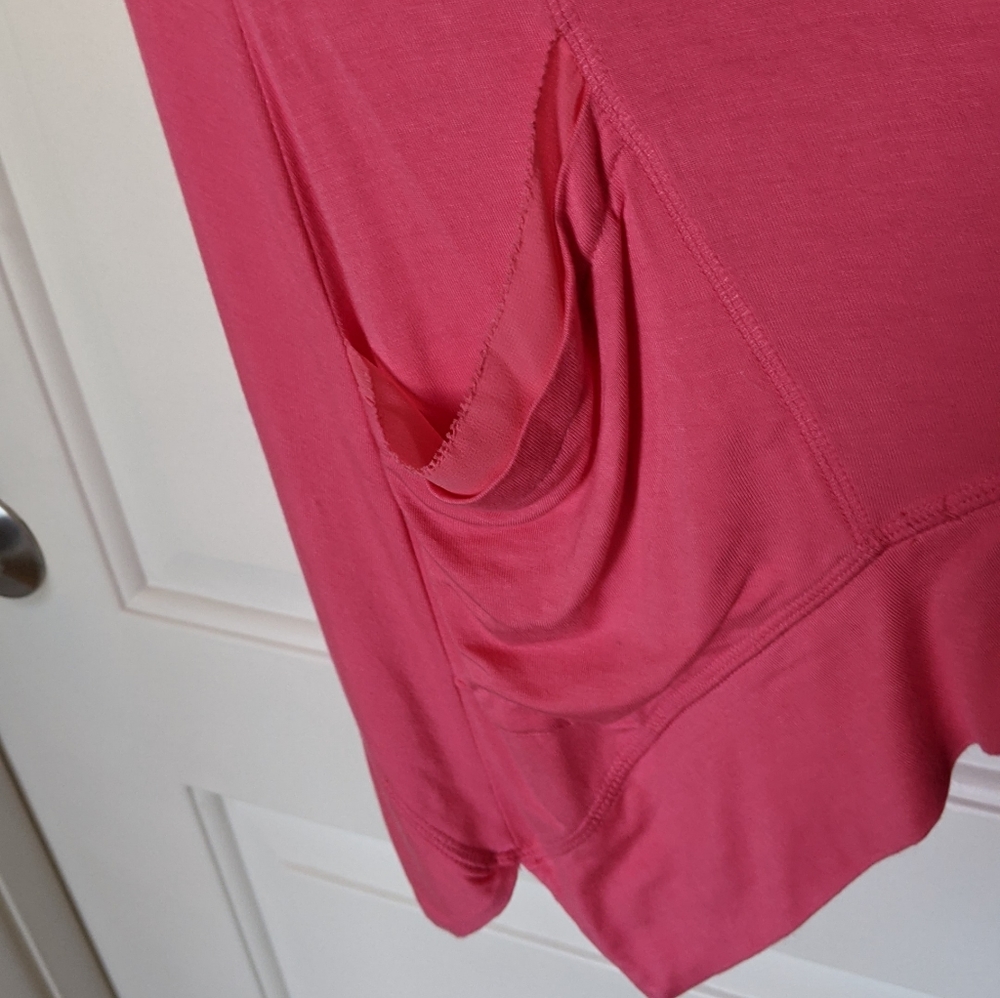 Pink vest by Logo - Picture 3 of 5